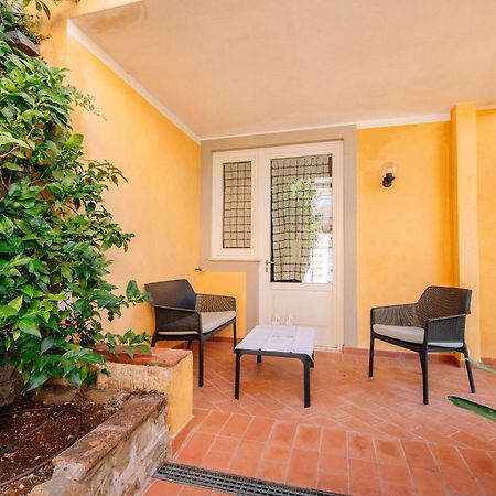 Holiday Home Il Borgo Degli Agrumi Uzzano Luaran gambar